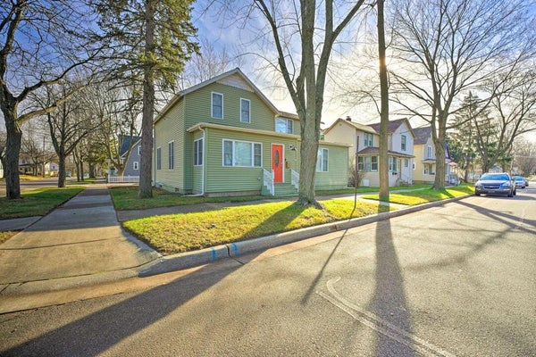 803 COURT ST, SAINT JOSEPH, MI 49085 - Image 373ad862c3bbae213aad548cc3c8d572/193102635
