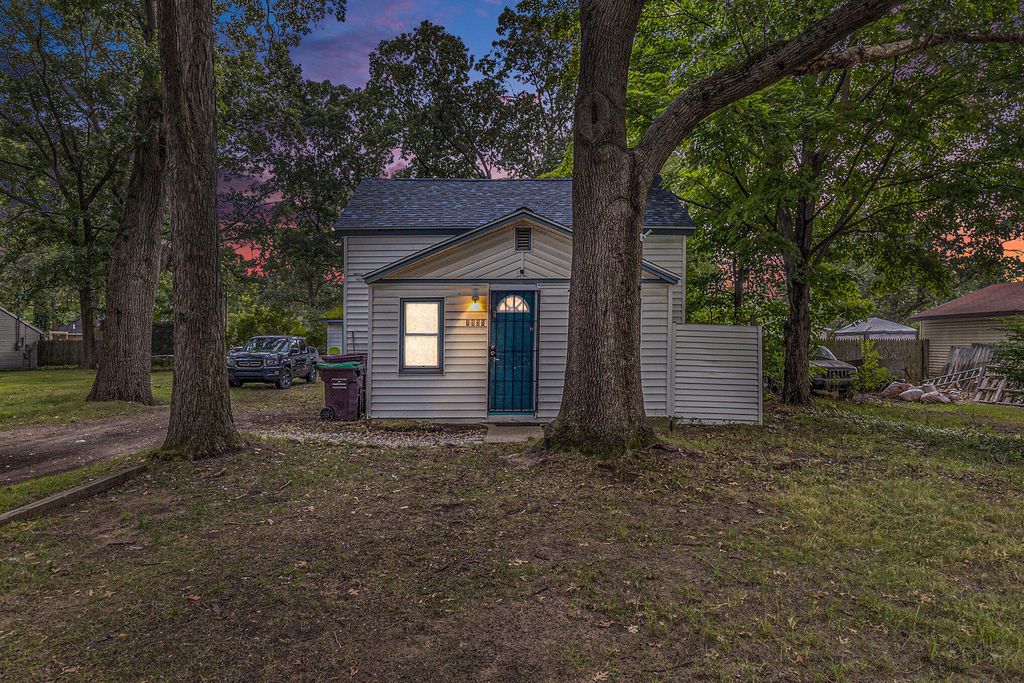 Photo of 1935 Catherine Avenue, Muskegon, MI 49442 (MLS # 25045782)