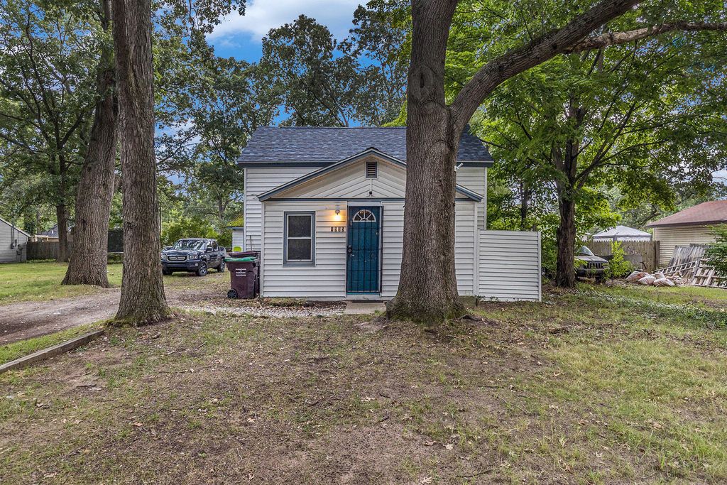 Photo of 1935 Catherine Avenue, Muskegon, MI 49442 (MLS # 25045782)