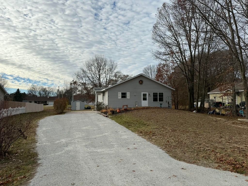 Photo of 15149 David Avenue, Grand Haven, MI 49417 (MLS # 25058603)