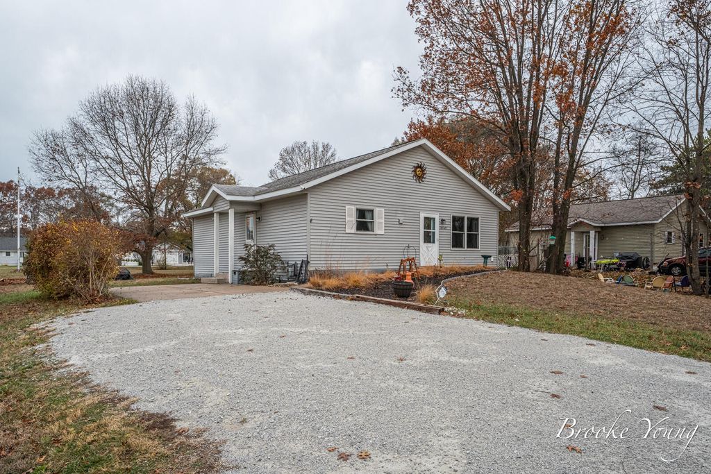 Photo of 15149 David Avenue, Grand Haven, MI 49417 (MLS # 25058603)