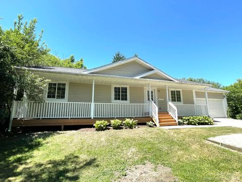 MLS: 25017049