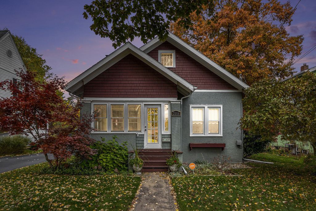 Photo of 2108 Oakland Drive, Kalamazoo, MI 49008 (MLS # 25056608)