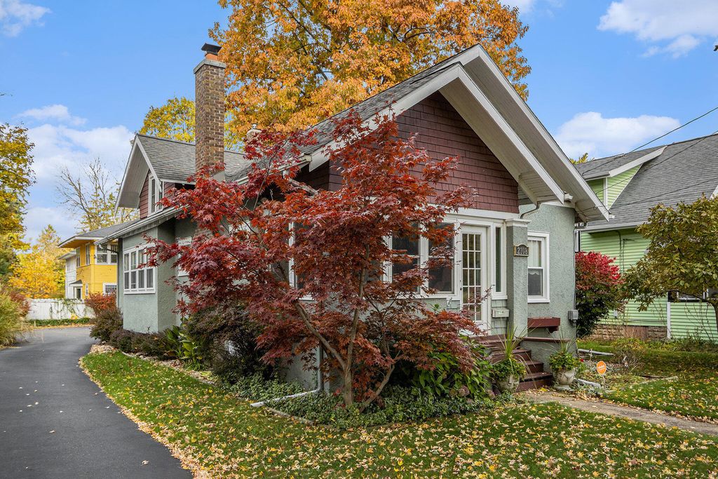 Photo of 2108 Oakland Drive, Kalamazoo, MI 49008 (MLS # 25056608)