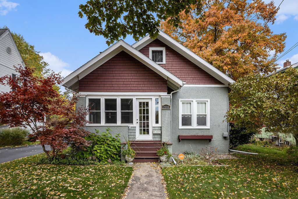 Photo of 2108 Oakland Drive, Kalamazoo, MI 49008 (MLS # 25056608)