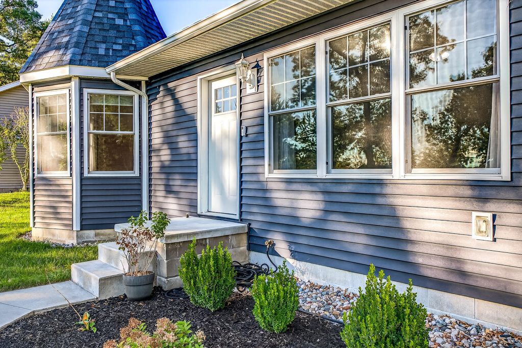 Photo of 464 Grover Road, Muskegon, MI 49442 (MLS # 25051886)