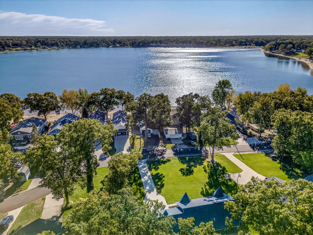 Photo of 464 Grover Road, Muskegon, MI 49442 (MLS # 25051886)
