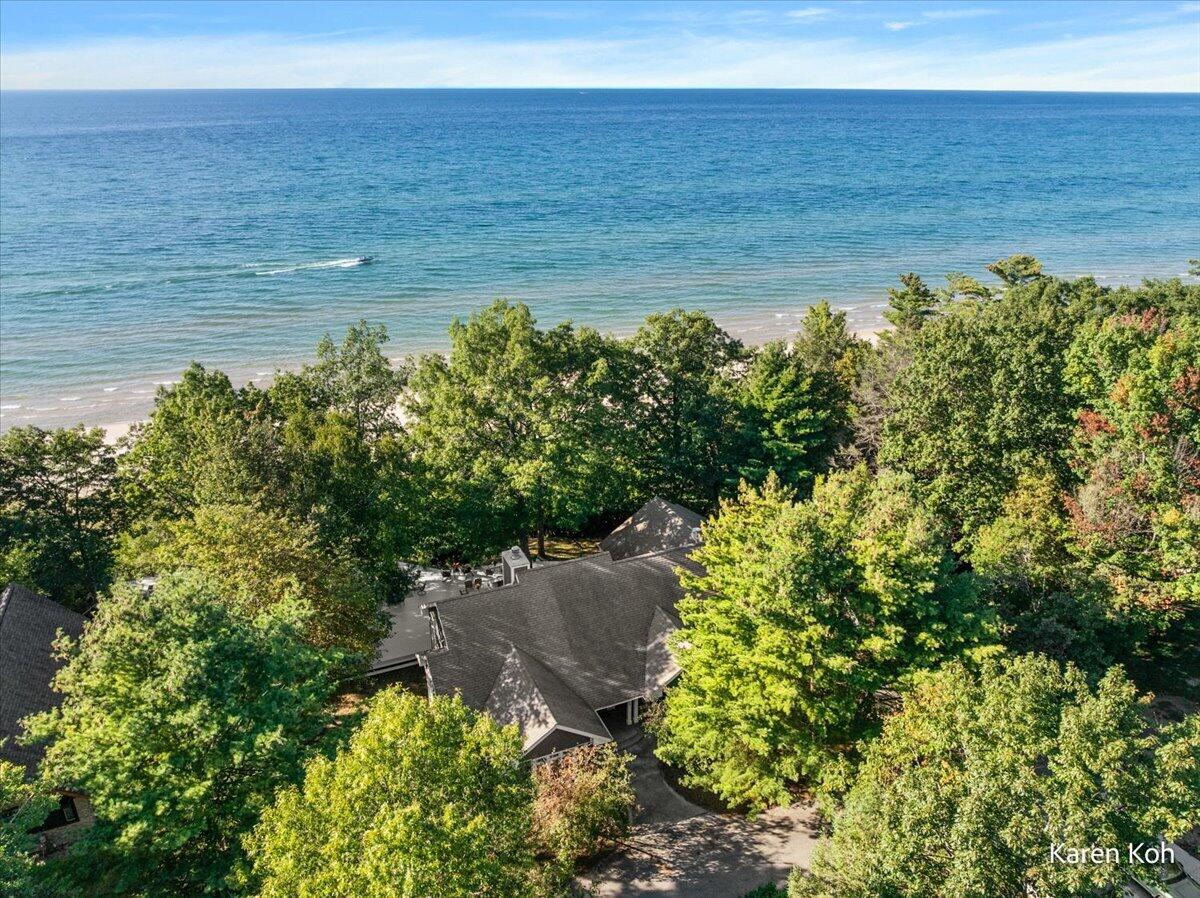 4779 N Lakeshore Drive
