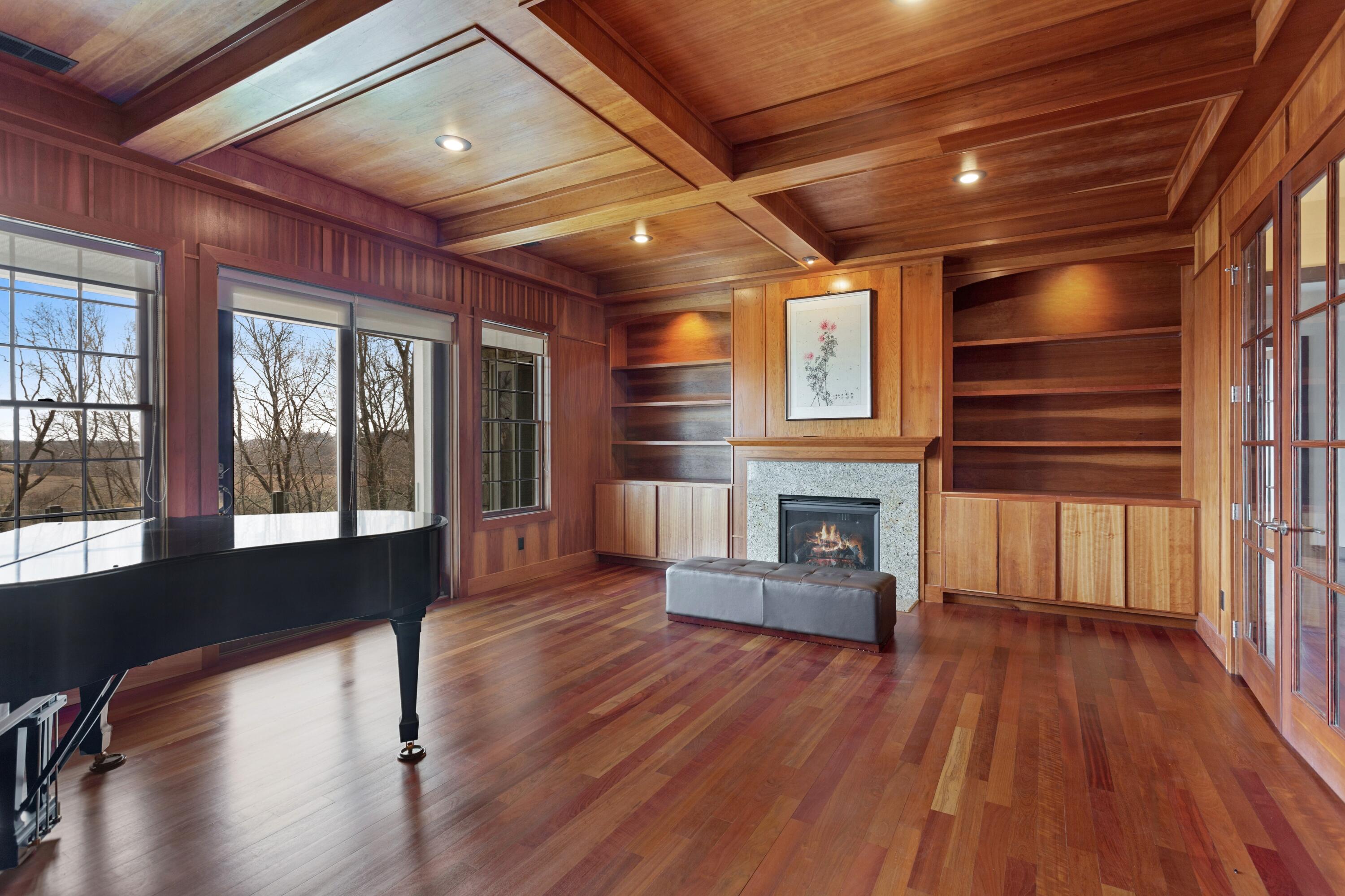 St. Joseph, Michigan 49085, United States, 8 Bedrooms Bedrooms, ,10 BathroomsBathrooms,Residential,Active,38954