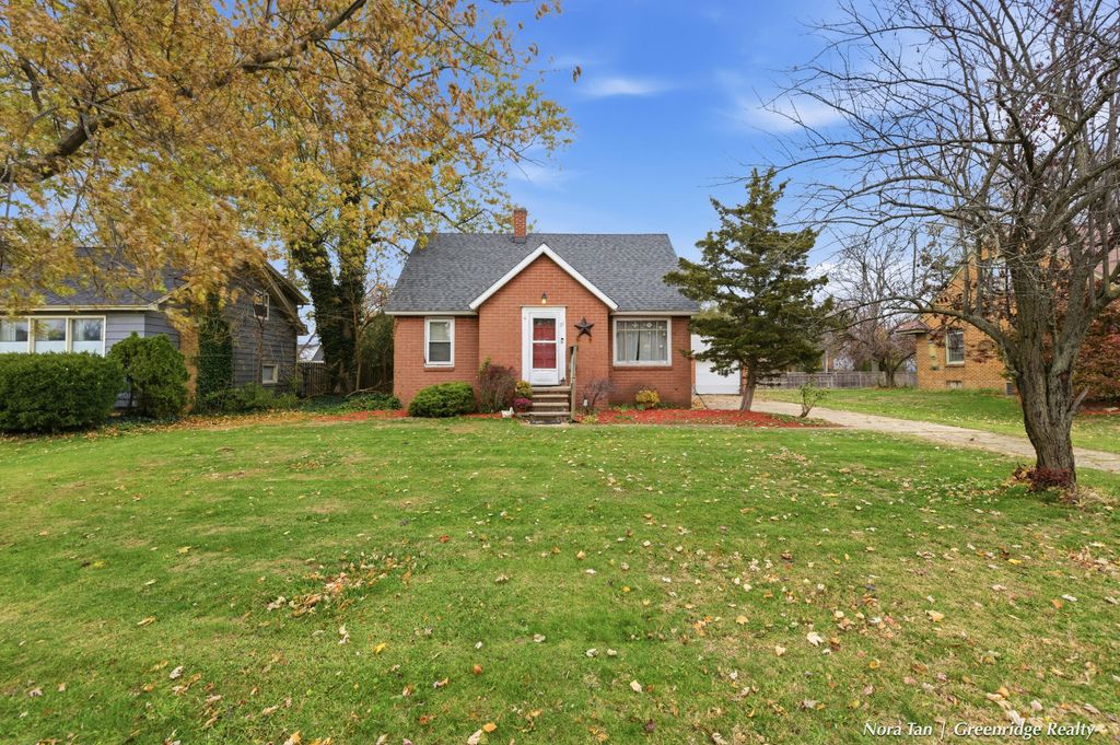 Photo of 23 E 35th Street, Holland, MI 49423 (MLS # 25054191)