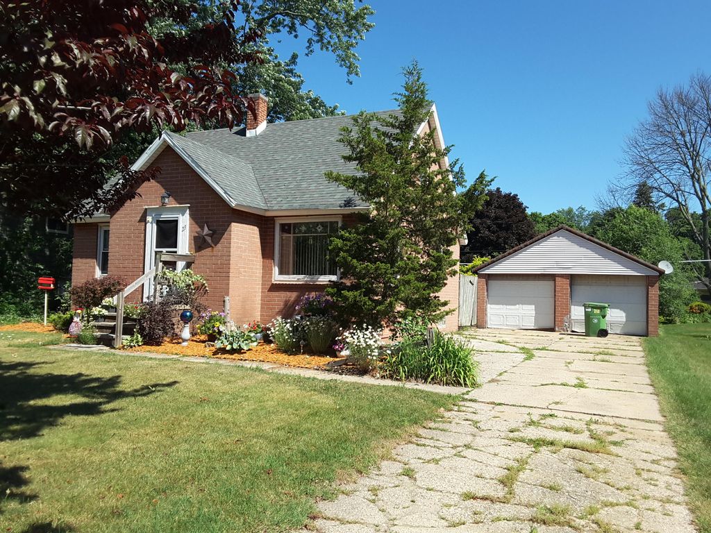 Photo of 23 E 35th Street, Holland, MI 49423 (MLS # 25054191)