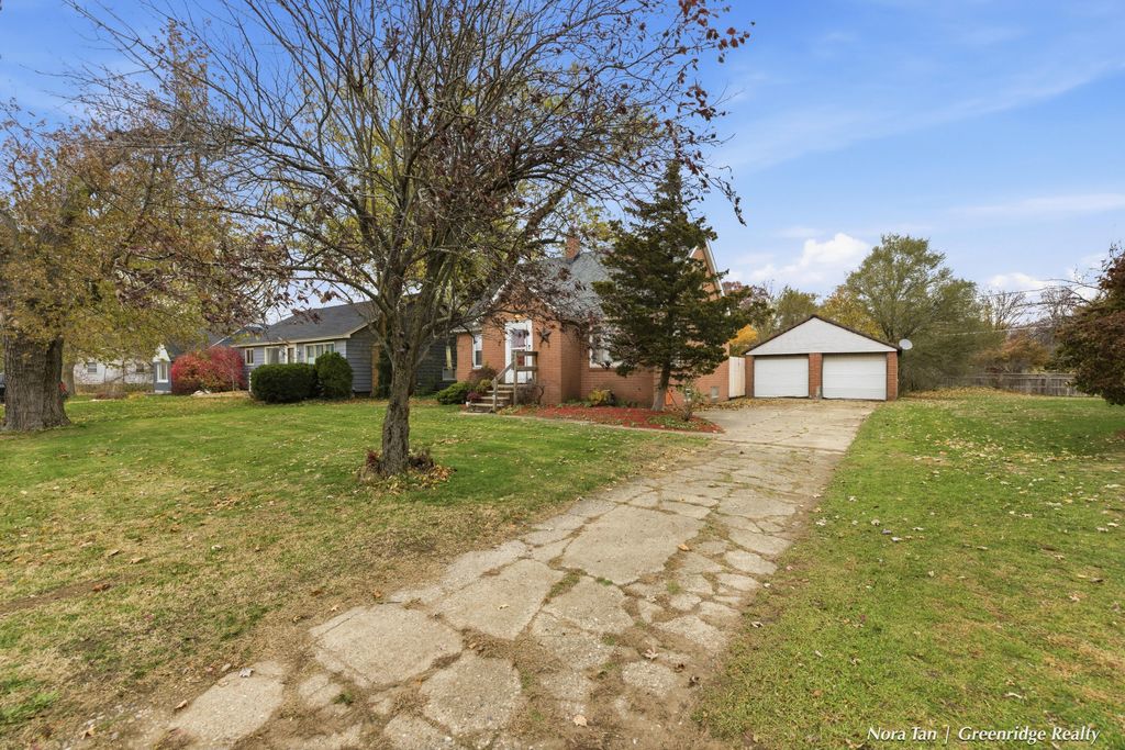 Photo of 23 E 35th Street, Holland, MI 49423 (MLS # 25054191)