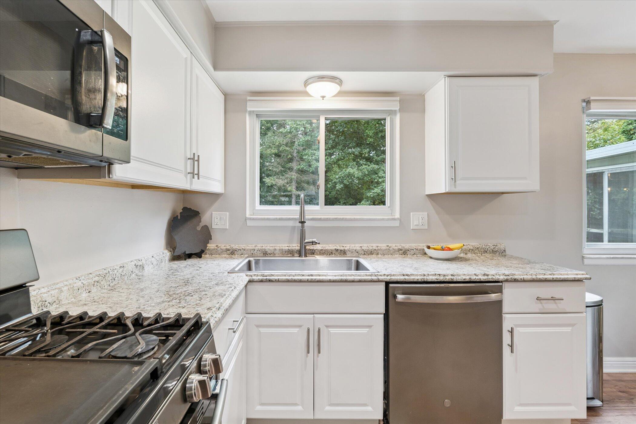 Ypsilanti, Michigan 48197, United States, 3 Bedrooms Bedrooms, ,2 BathroomsBathrooms,Residential,Pending,216157