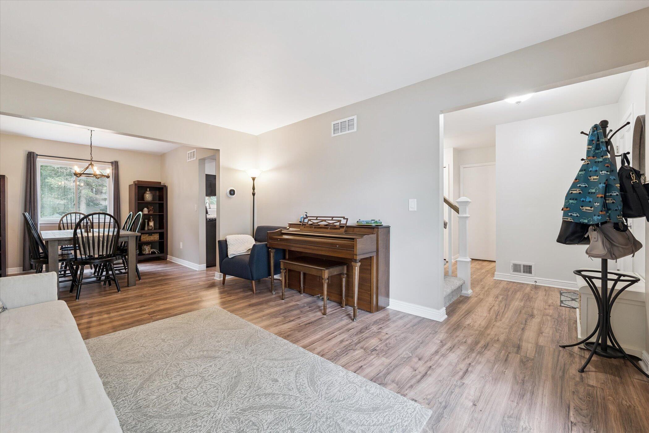 Ypsilanti, Michigan 48197, United States, 3 Bedrooms Bedrooms, ,2 BathroomsBathrooms,Residential,Pending,216157