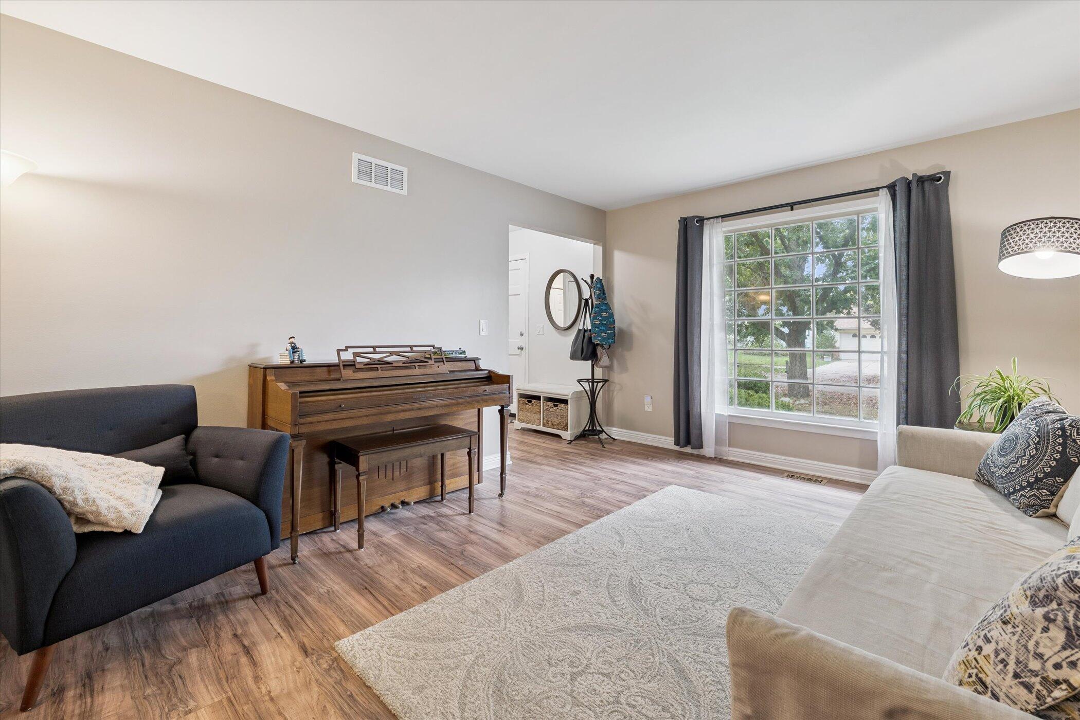 Ypsilanti, Michigan 48197, United States, 3 Bedrooms Bedrooms, ,2 BathroomsBathrooms,Residential,Pending,216157