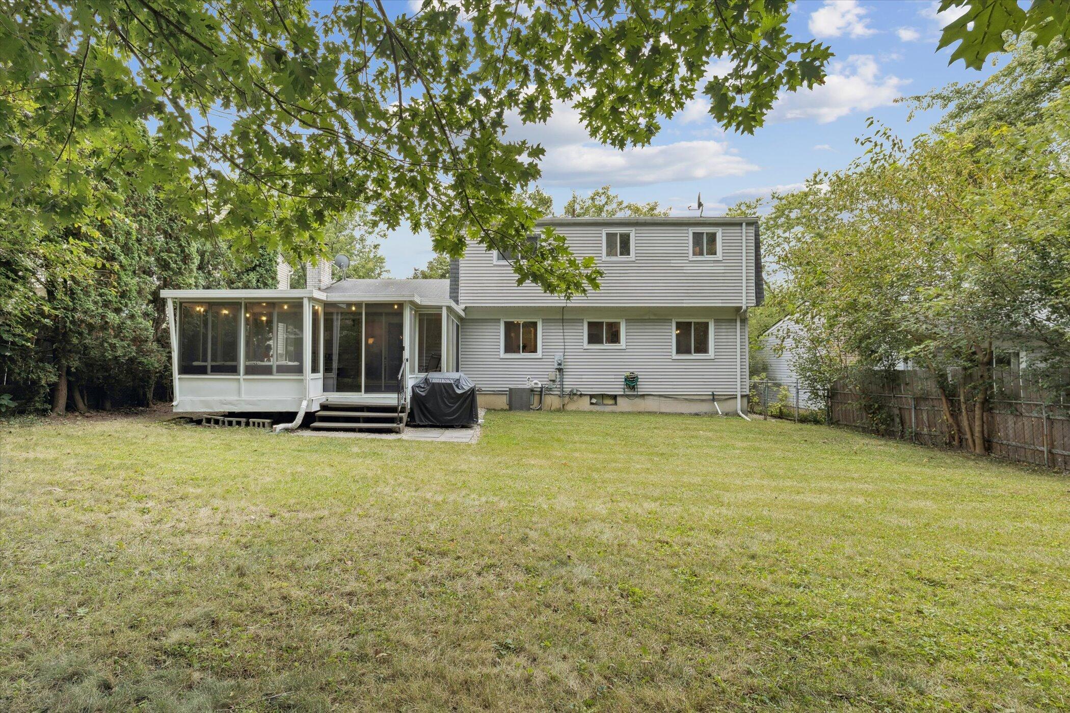 Ypsilanti, Michigan 48197, United States, 3 Bedrooms Bedrooms, ,2 BathroomsBathrooms,Residential,Pending,216157