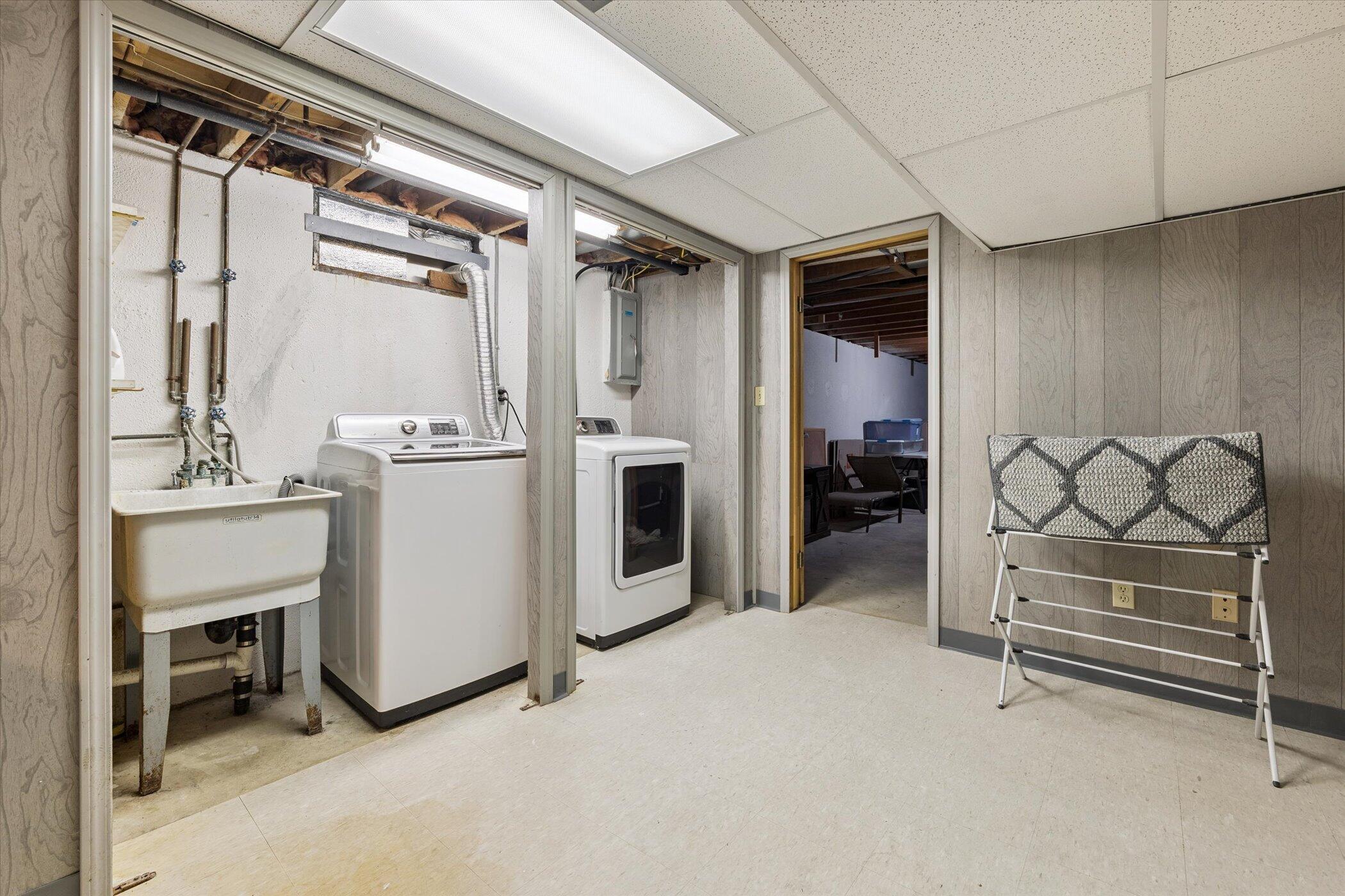 Ypsilanti, Michigan 48197, United States, 3 Bedrooms Bedrooms, ,2 BathroomsBathrooms,Residential,Pending,216157