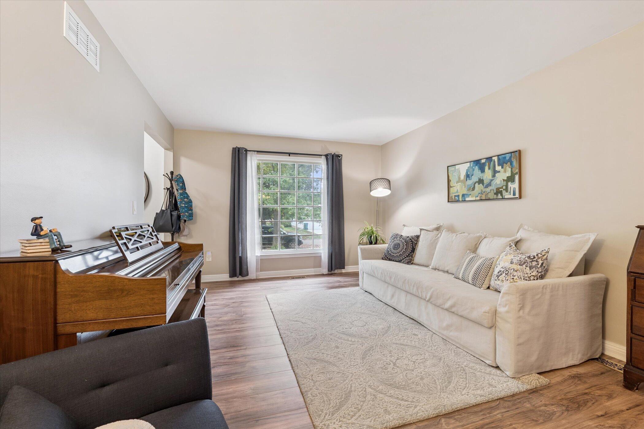 Ypsilanti, Michigan 48197, United States, 3 Bedrooms Bedrooms, ,2 BathroomsBathrooms,Residential,Pending,216157