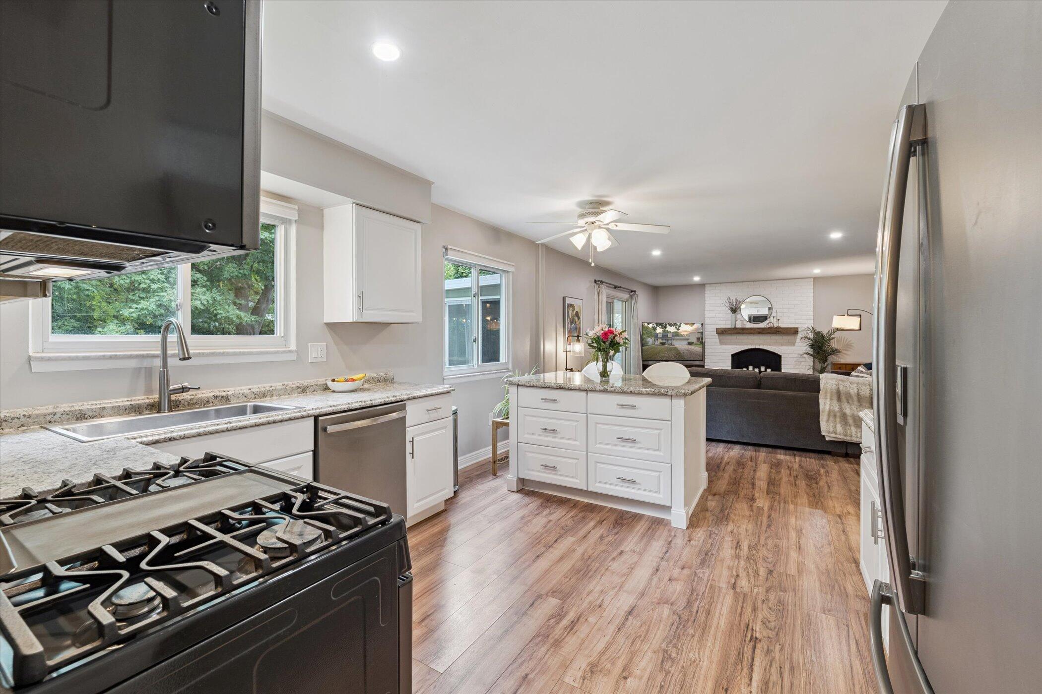 Ypsilanti, Michigan 48197, United States, 3 Bedrooms Bedrooms, ,2 BathroomsBathrooms,Residential,Pending,216157