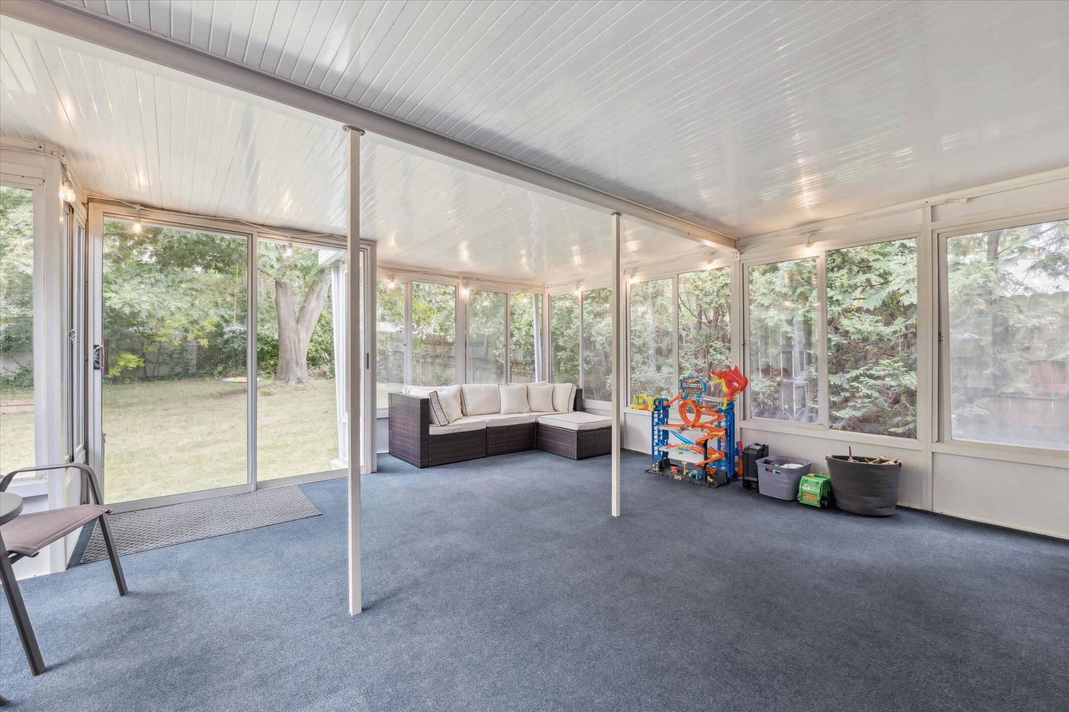 Ypsilanti, Michigan 48197, United States, 3 Bedrooms Bedrooms, ,2 BathroomsBathrooms,Residential,Pending,216157