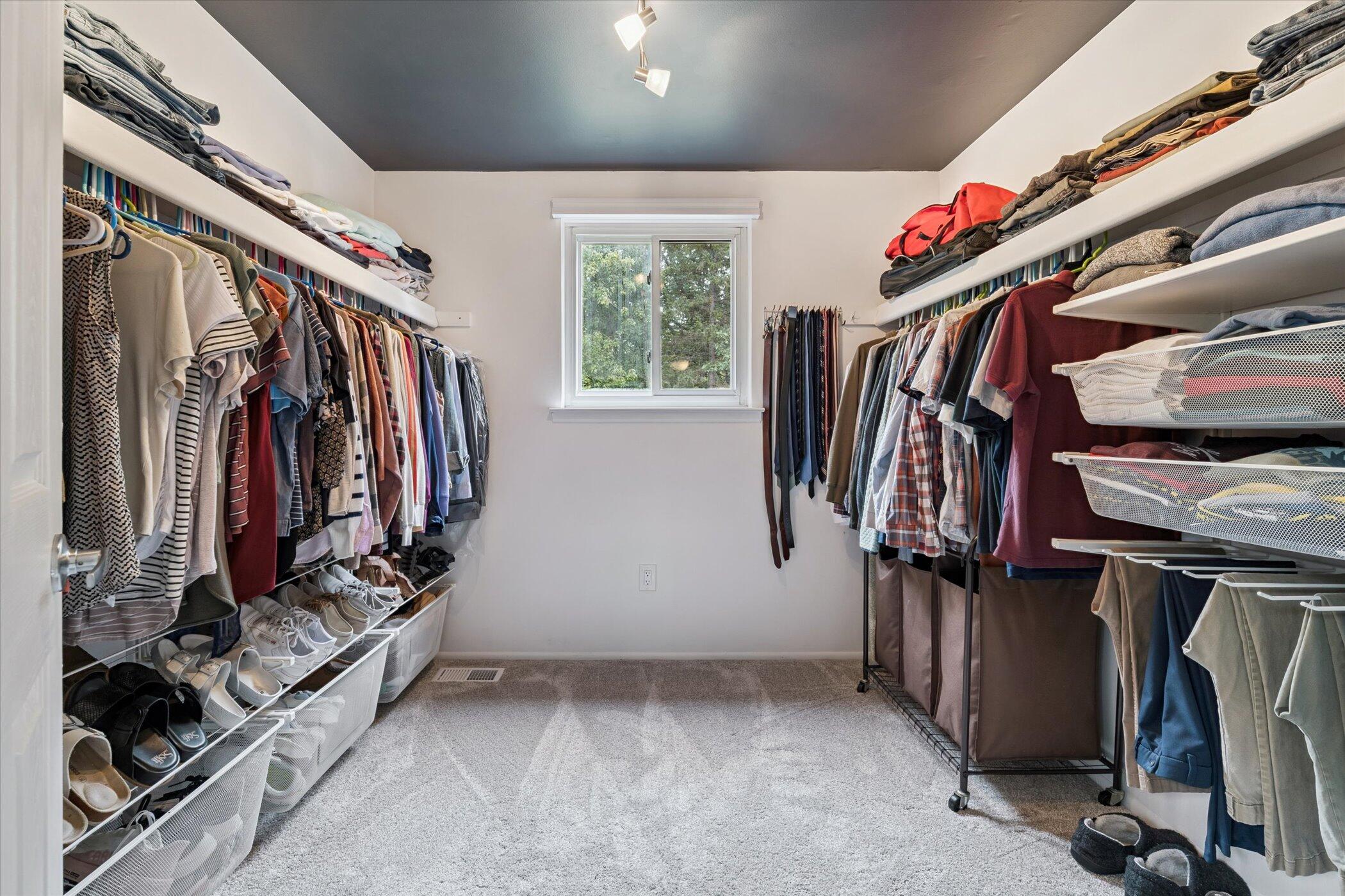 Ypsilanti, Michigan 48197, United States, 3 Bedrooms Bedrooms, ,2 BathroomsBathrooms,Residential,Pending,216157