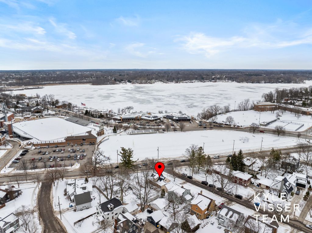 Photo of 849 Maxwell Avenue SE, East Grand Rapids, MI 49506 (MLS # 26005117)