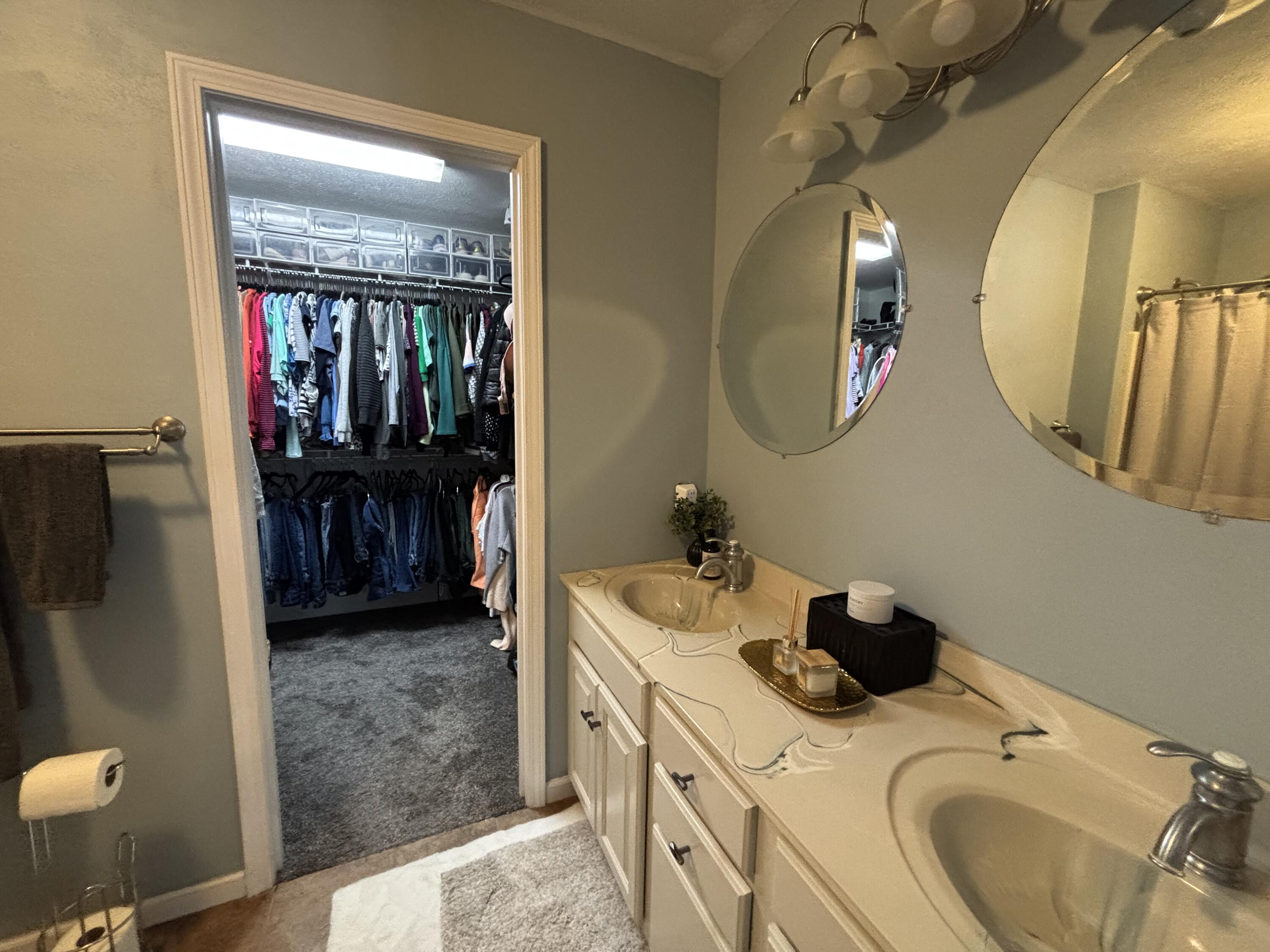 Niles, Michigan 49120, United States, 4 Bedrooms Bedrooms, ,3 BathroomsBathrooms,Residential,Pending,16428