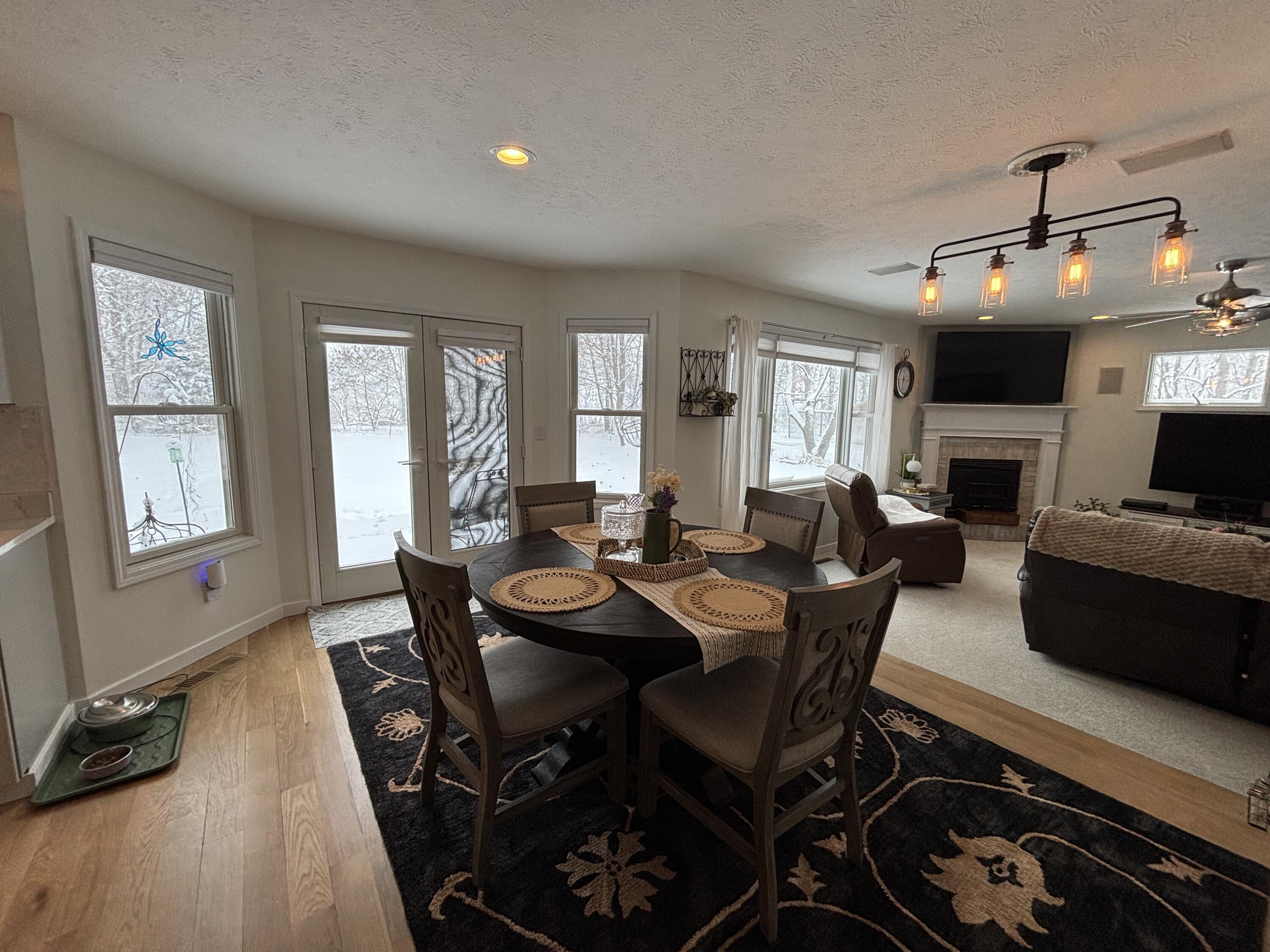 Niles, Michigan 49120, United States, 4 Bedrooms Bedrooms, ,3 BathroomsBathrooms,Residential,Pending,16428