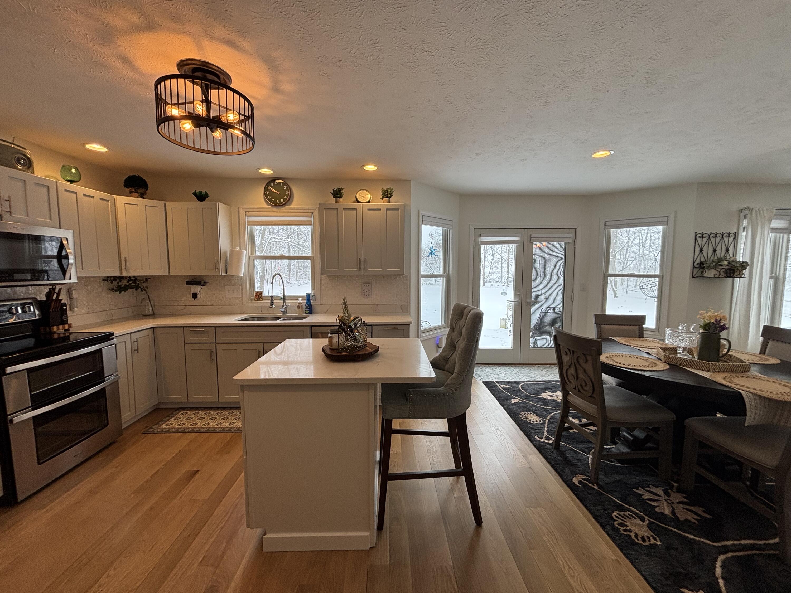 Niles, Michigan 49120, United States, 4 Bedrooms Bedrooms, ,3 BathroomsBathrooms,Residential,Pending,16428