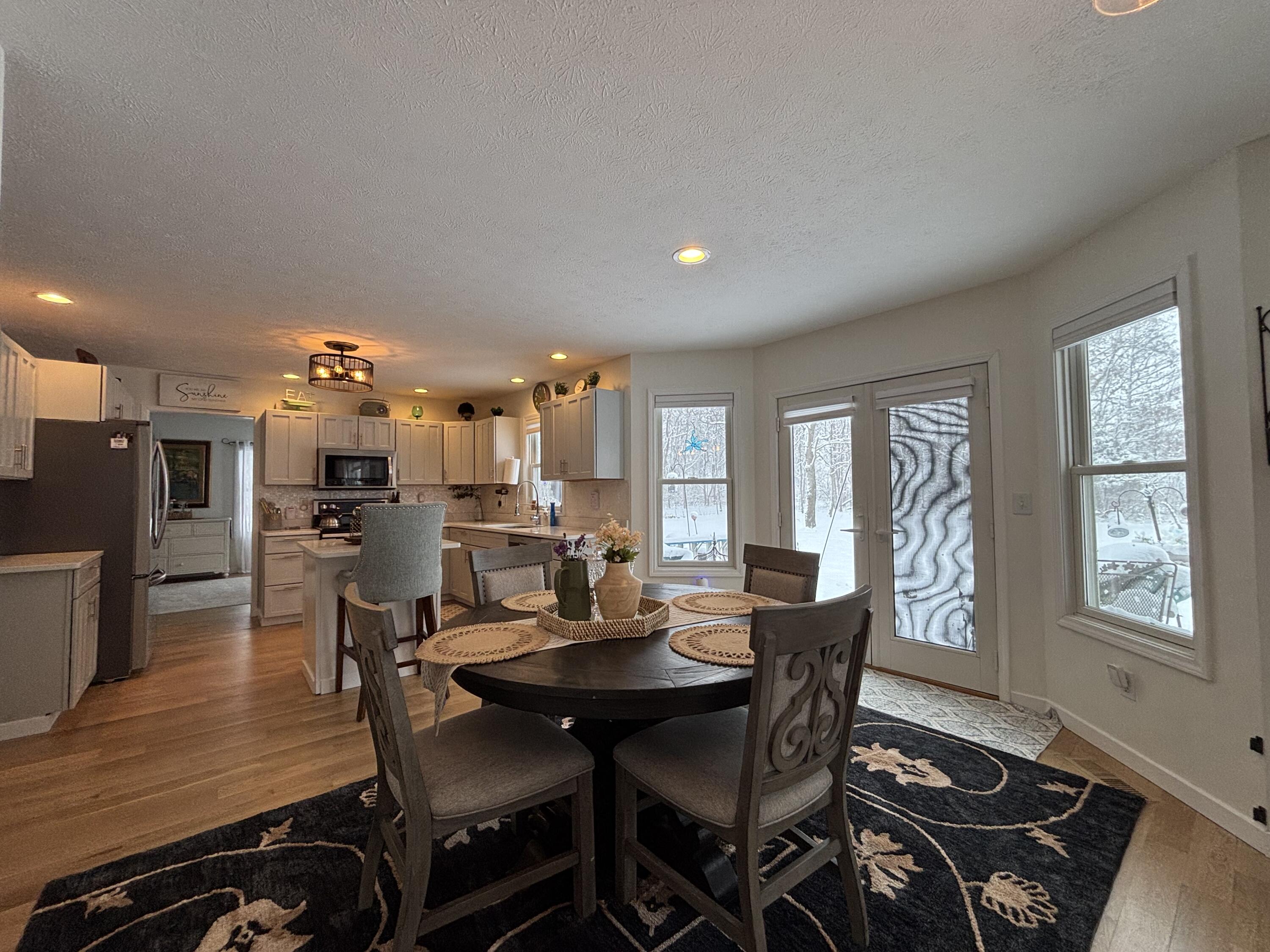 Niles, Michigan 49120, United States, 4 Bedrooms Bedrooms, ,3 BathroomsBathrooms,Residential,Pending,16428