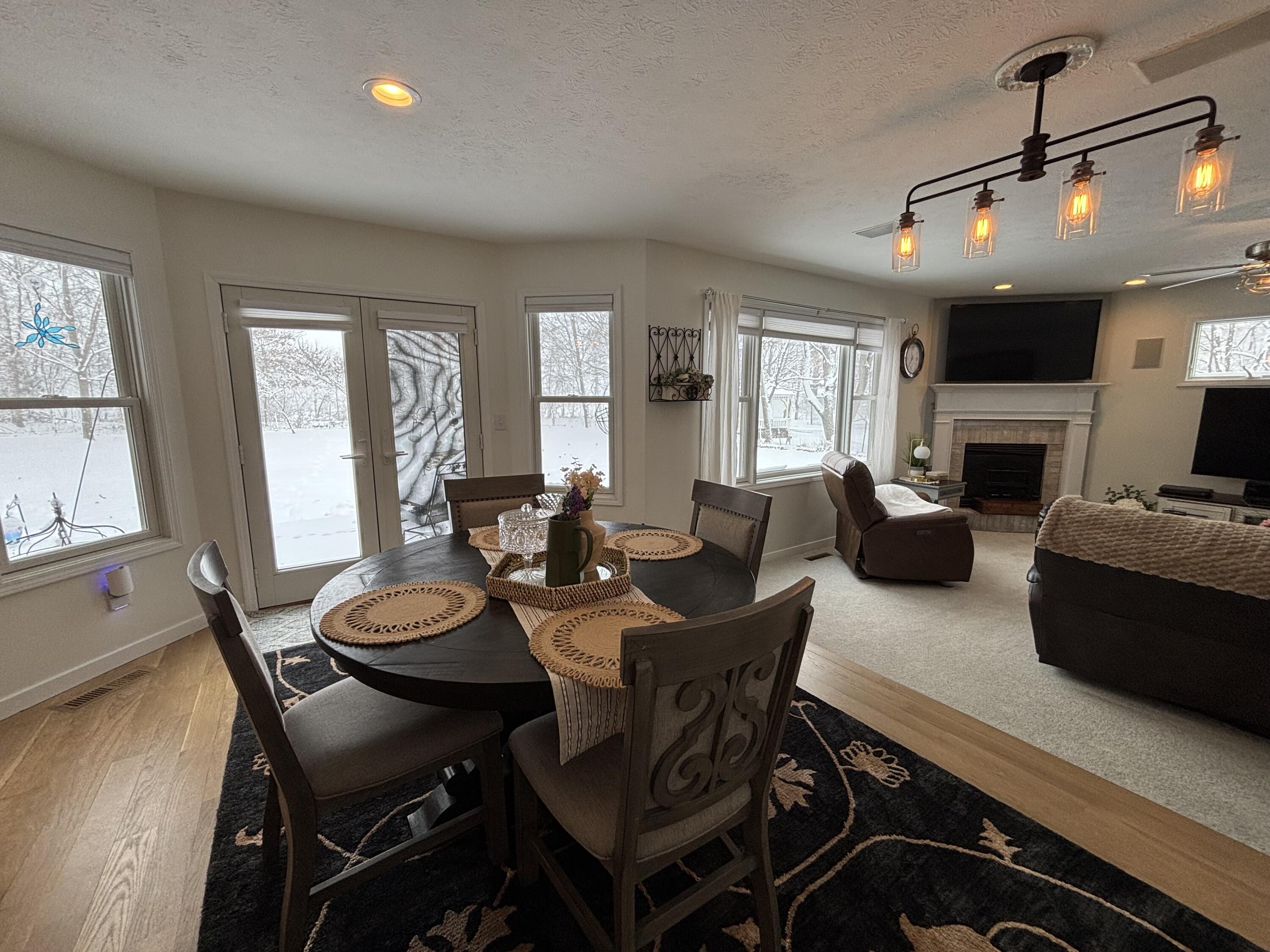 Niles, Michigan 49120, United States, 4 Bedrooms Bedrooms, ,3 BathroomsBathrooms,Residential,Pending,16428