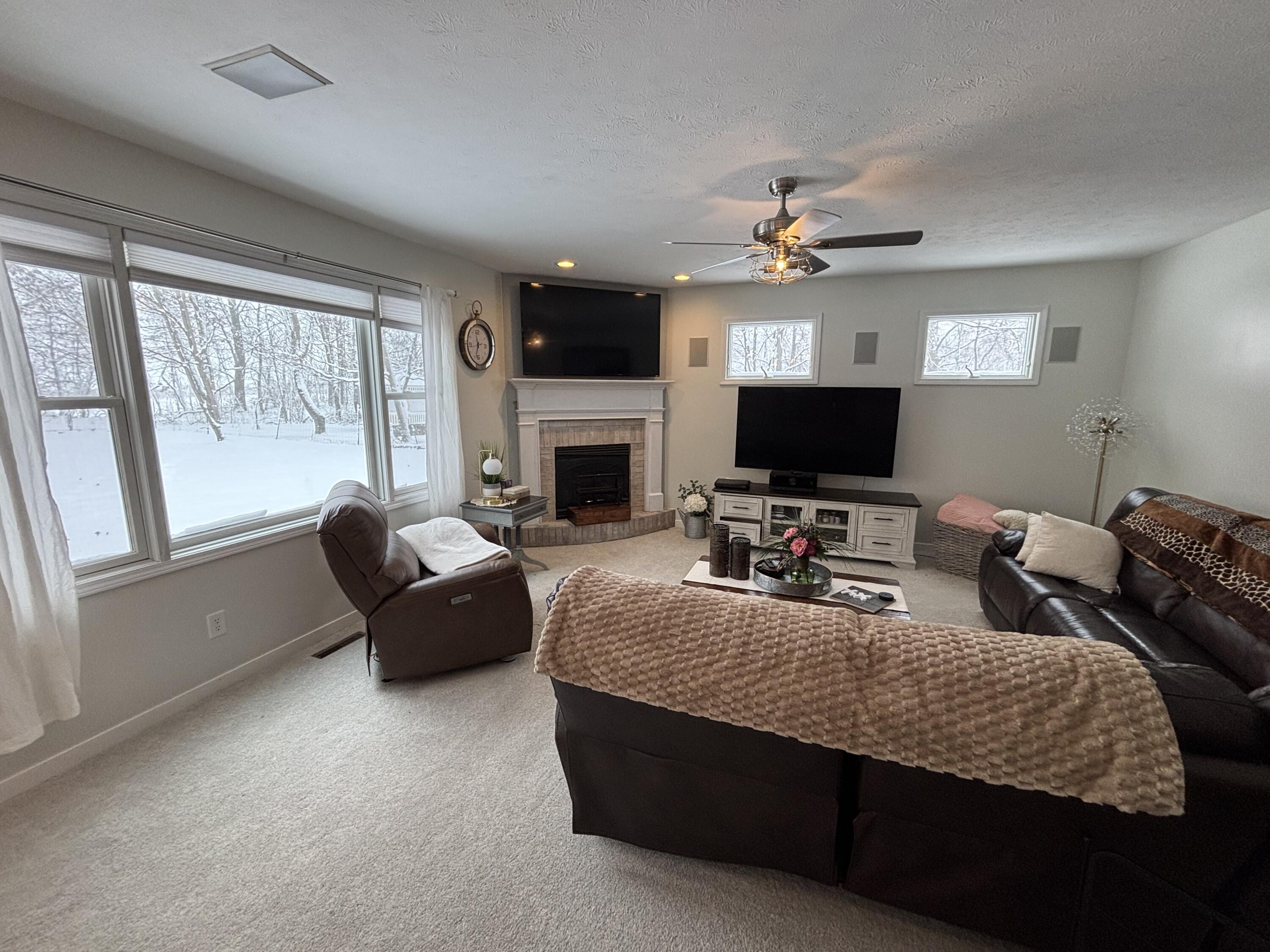 Niles, Michigan 49120, United States, 4 Bedrooms Bedrooms, ,3 BathroomsBathrooms,Residential,Pending,16428