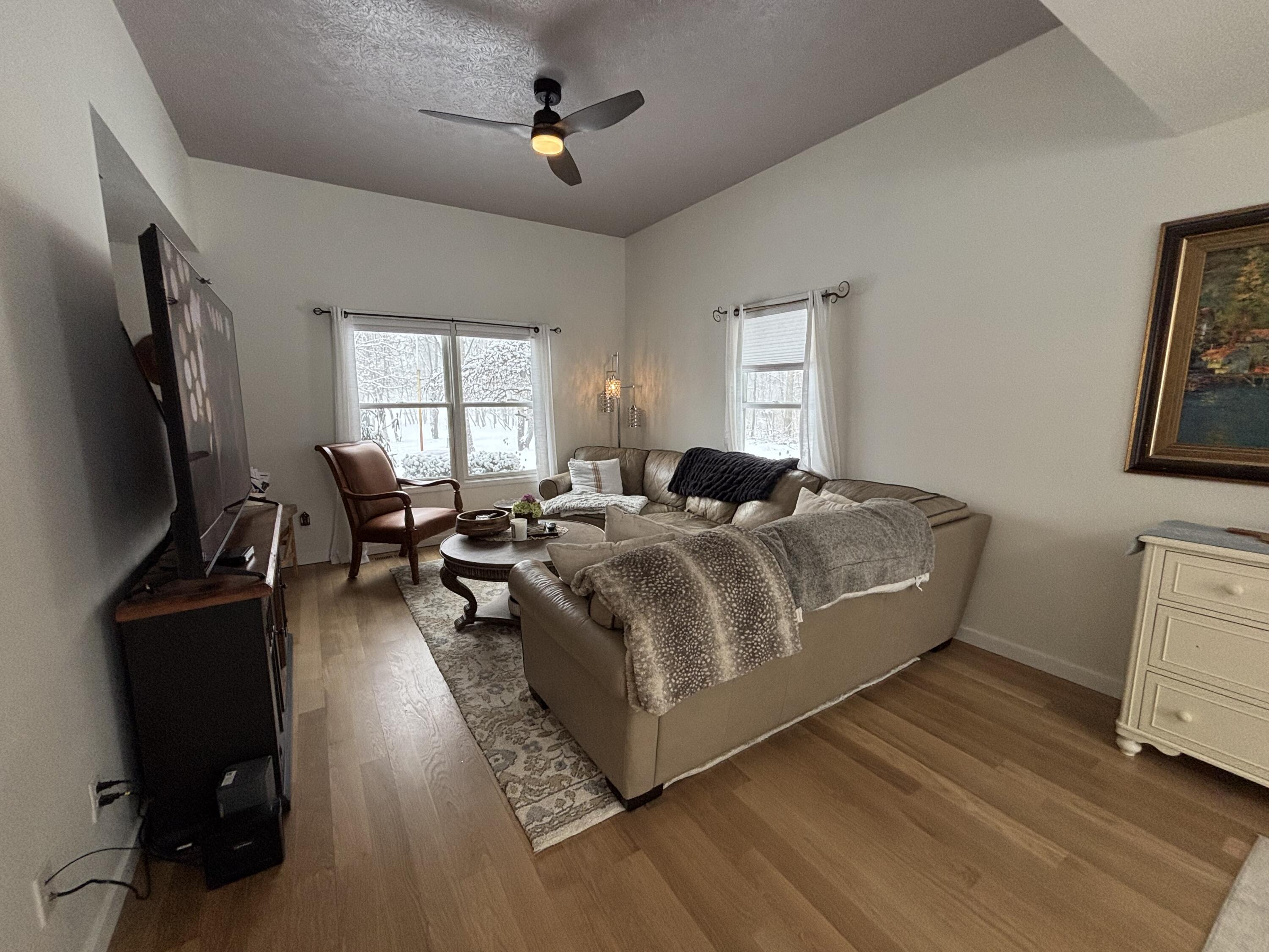 Niles, Michigan 49120, United States, 4 Bedrooms Bedrooms, ,3 BathroomsBathrooms,Residential,Pending,16428