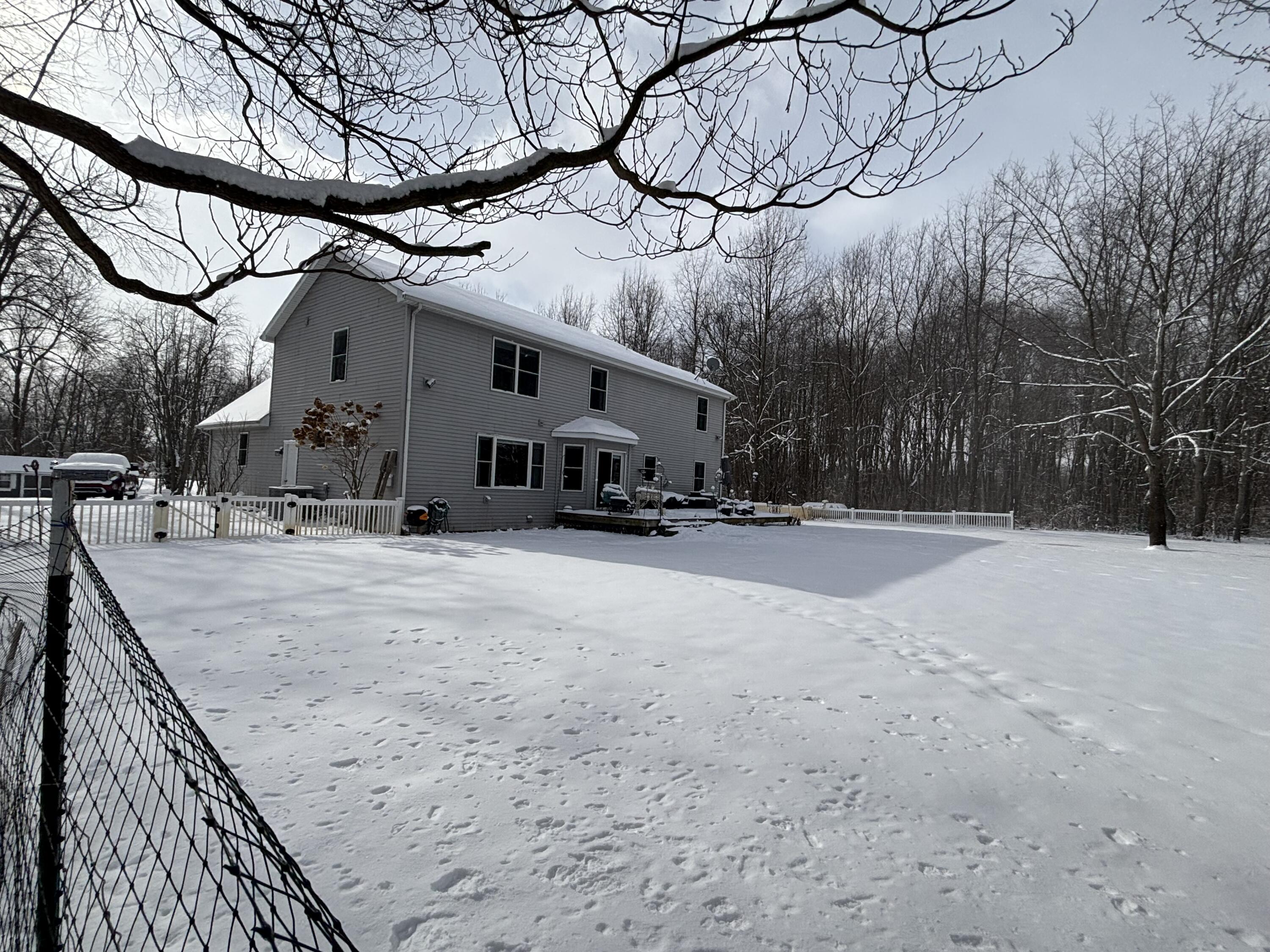 Niles, Michigan 49120, United States, 4 Bedrooms Bedrooms, ,3 BathroomsBathrooms,Residential,Pending,16428