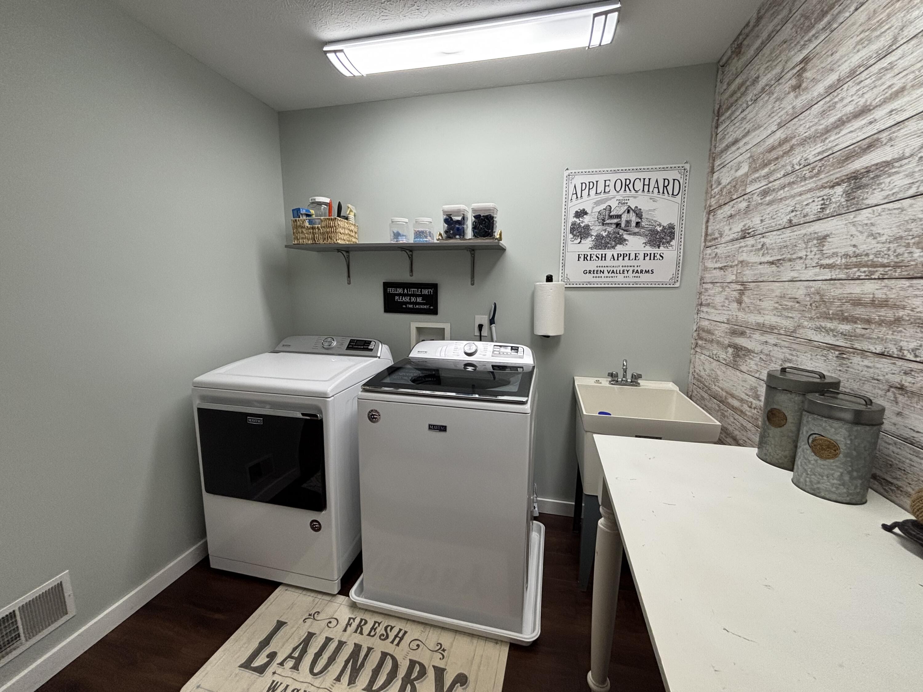 Niles, Michigan 49120, United States, 4 Bedrooms Bedrooms, ,3 BathroomsBathrooms,Residential,Pending,16428