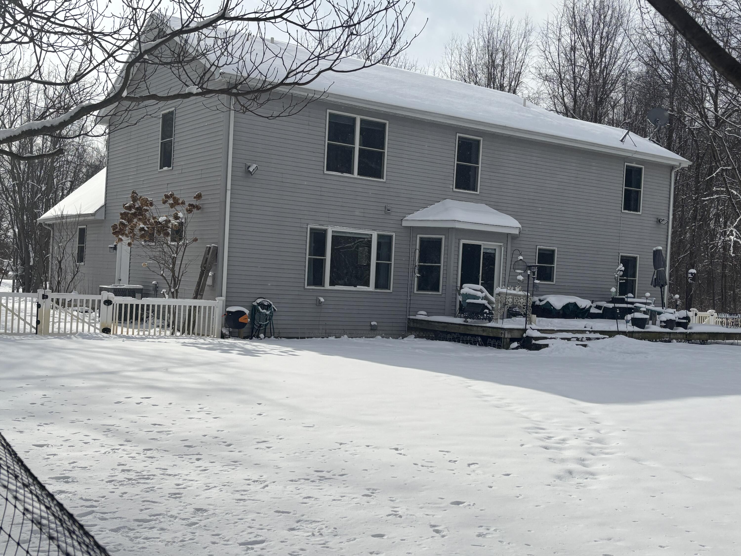 Niles, Michigan 49120, United States, 4 Bedrooms Bedrooms, ,3 BathroomsBathrooms,Residential,Pending,16428