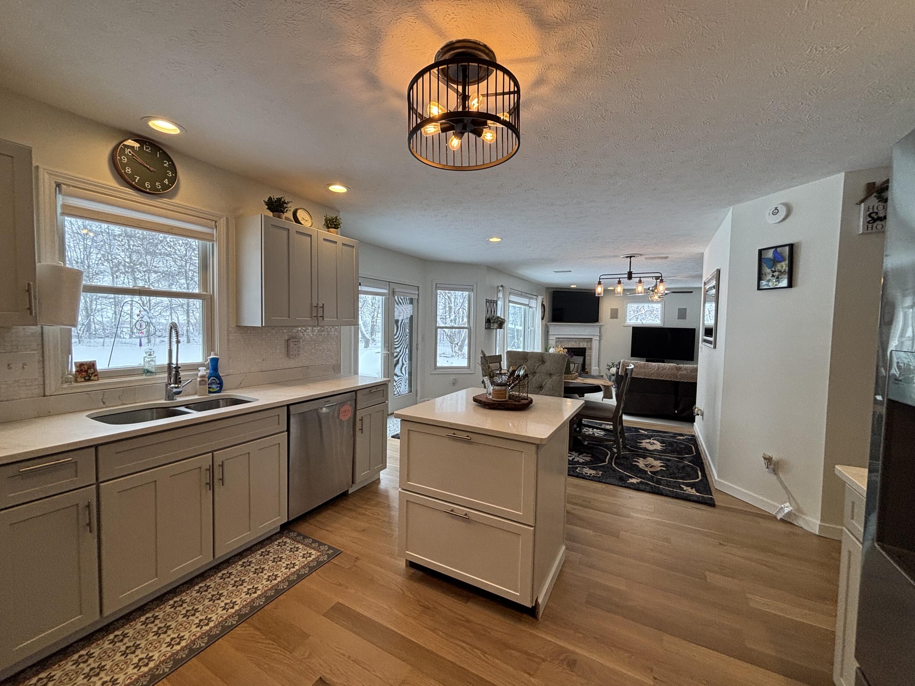 Niles, Michigan 49120, United States, 4 Bedrooms Bedrooms, ,3 BathroomsBathrooms,Residential,Pending,16428