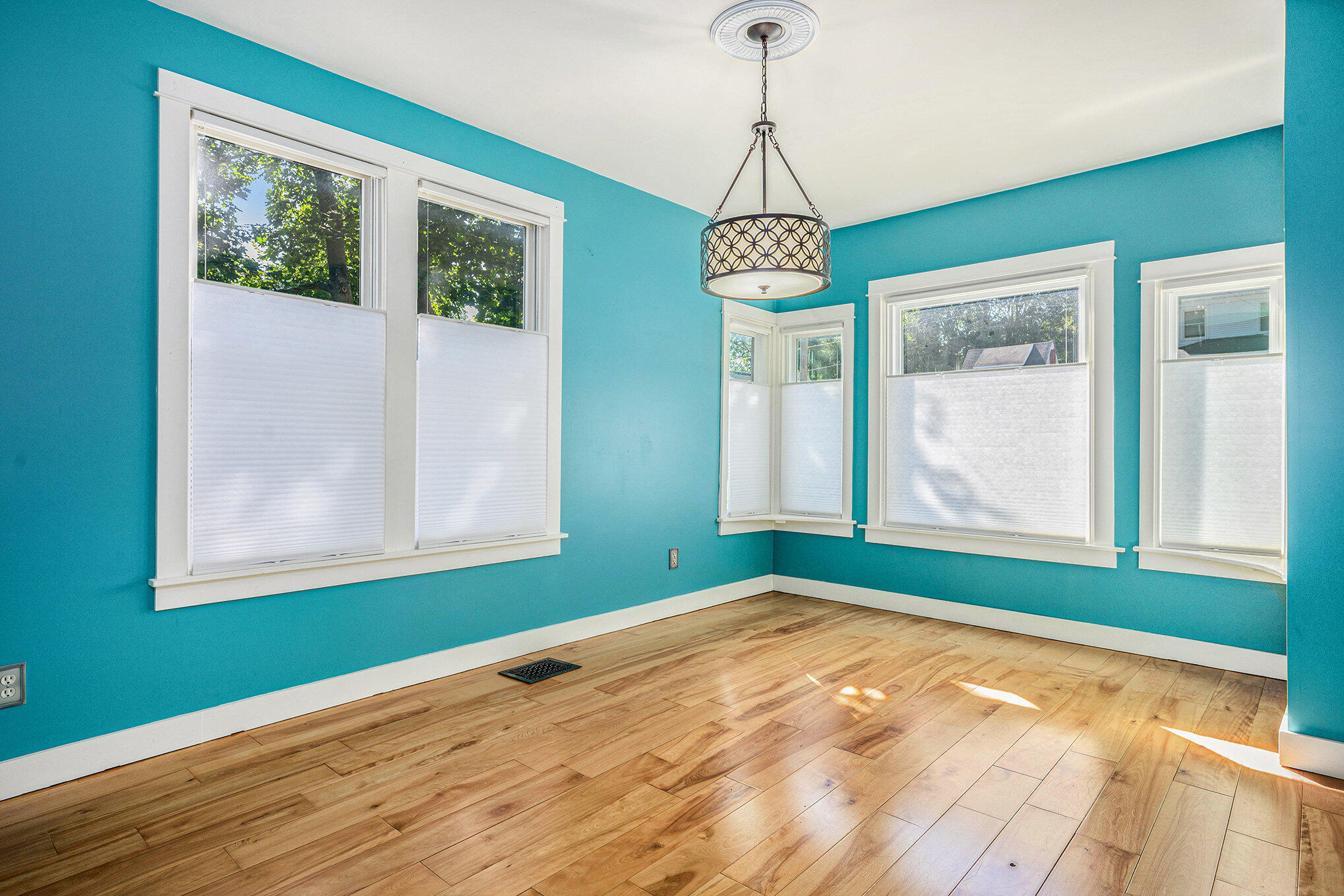 Kalamazoo, Michigan 49006, United States, 3 Bedrooms Bedrooms, ,2 BathroomsBathrooms,Residential,Pending,211187