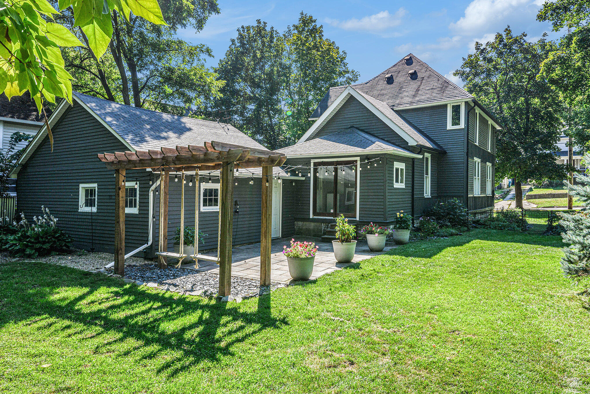 Kalamazoo, Michigan 49006, United States, 3 Bedrooms Bedrooms, ,2 BathroomsBathrooms,Residential,Pending,211187