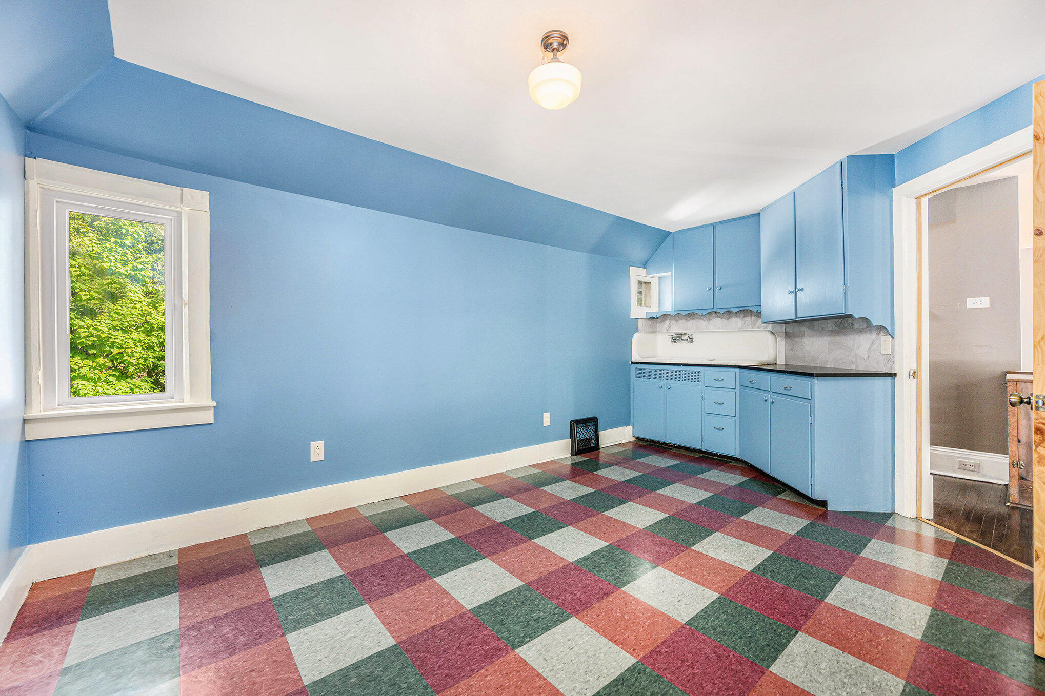 Kalamazoo, Michigan 49006, United States, 3 Bedrooms Bedrooms, ,2 BathroomsBathrooms,Residential,Pending,211187