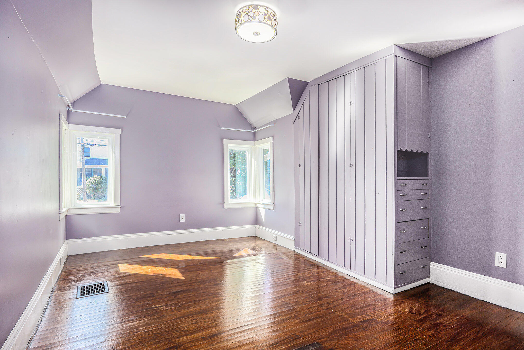 Kalamazoo, Michigan 49006, United States, 3 Bedrooms Bedrooms, ,2 BathroomsBathrooms,Residential,Pending,211187