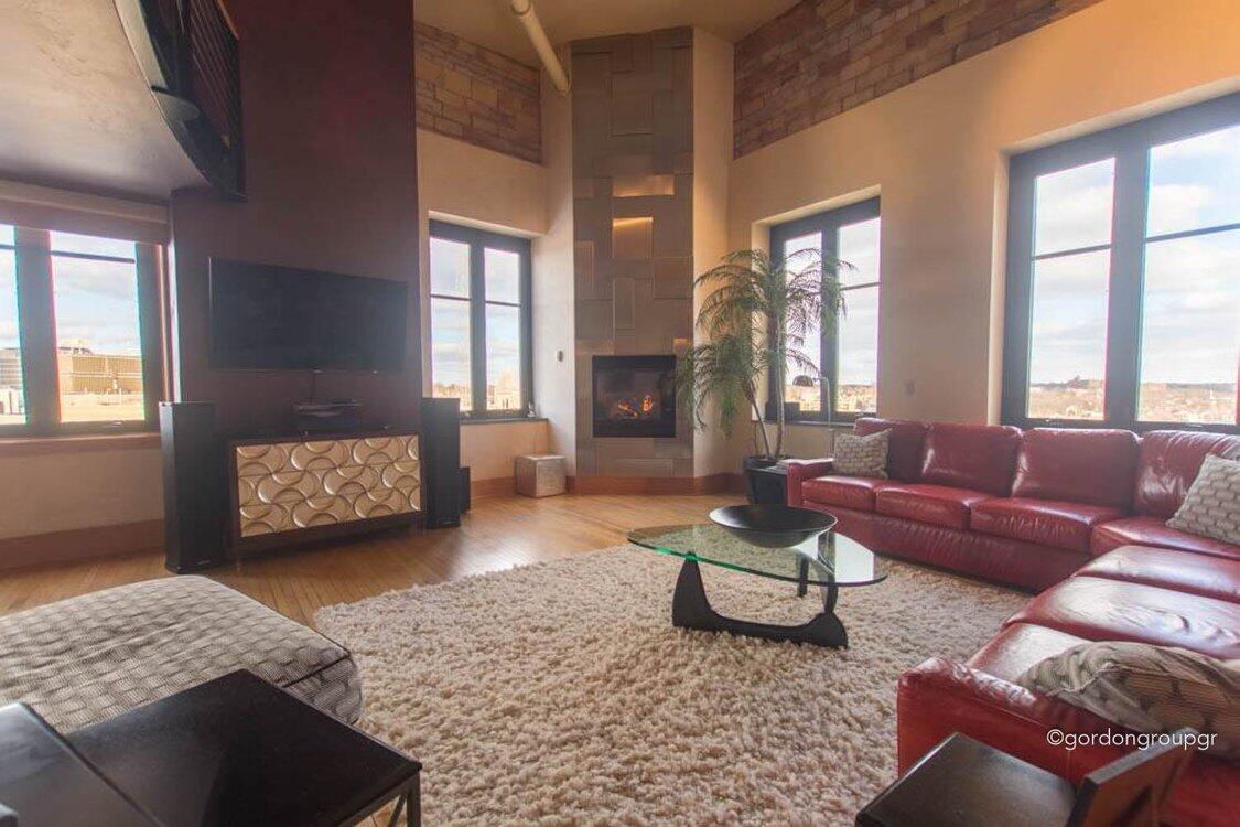 Photo 7 of 21 of 60 monroe center Street NW condo