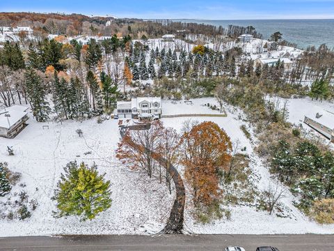 Photo of 6679 Dunecrest Avenue, Ludington, MI 49431 (MLS # 25057935)