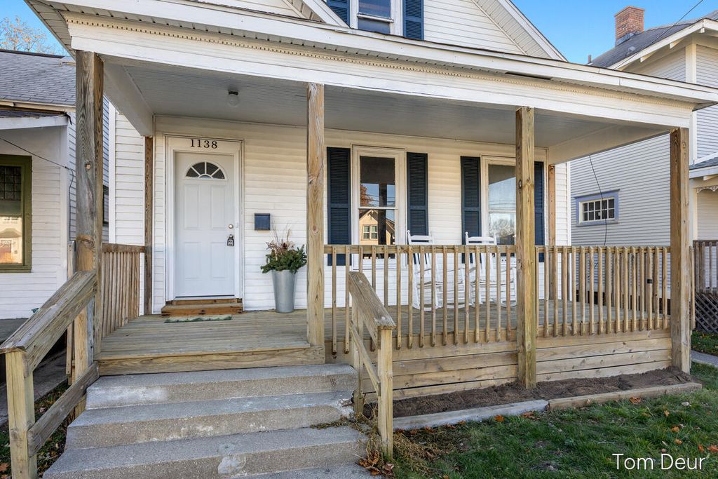 Photo of 1138 Sanford Street, Muskegon, MI 49441 (MLS # 25058275)