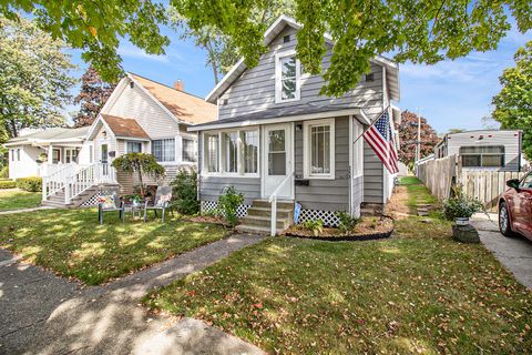 Photo of 420 Robert Street, Ludington, MI 49431 (MLS # 25058420)