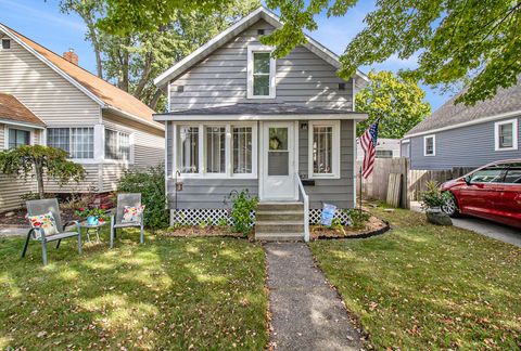 Photo of 420 Robert Street, Ludington, MI 49431 (MLS # 25058420)
