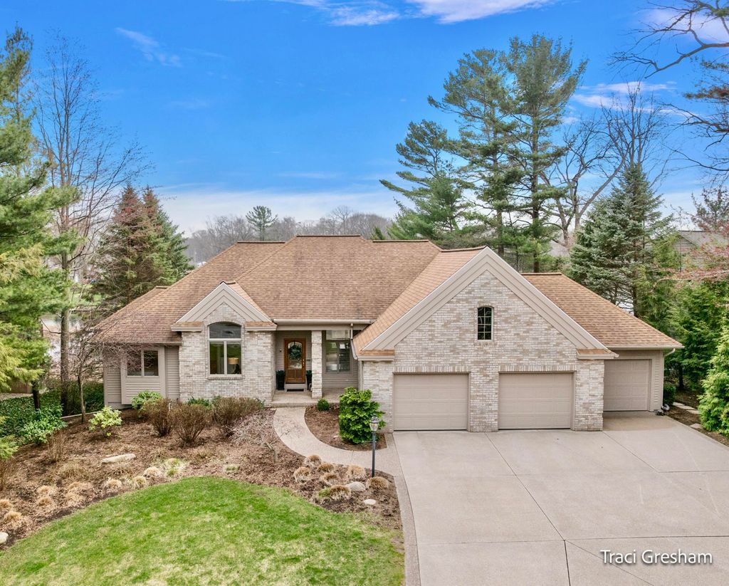 Photo of 15462 Oak Point Drive, Spring Lake, MI 49456 (MLS # 26015787)