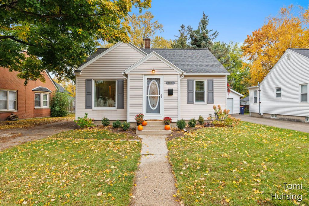 Photo of 183 E 27th Street, Holland, MI 49423 (MLS # 23139811)