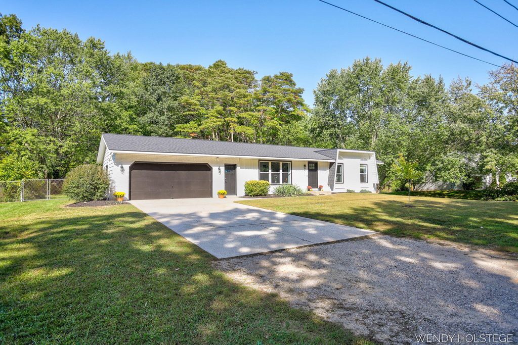 Photo of 1559 Post Avenue, Holland, MI 49424 (MLS # 25050226)