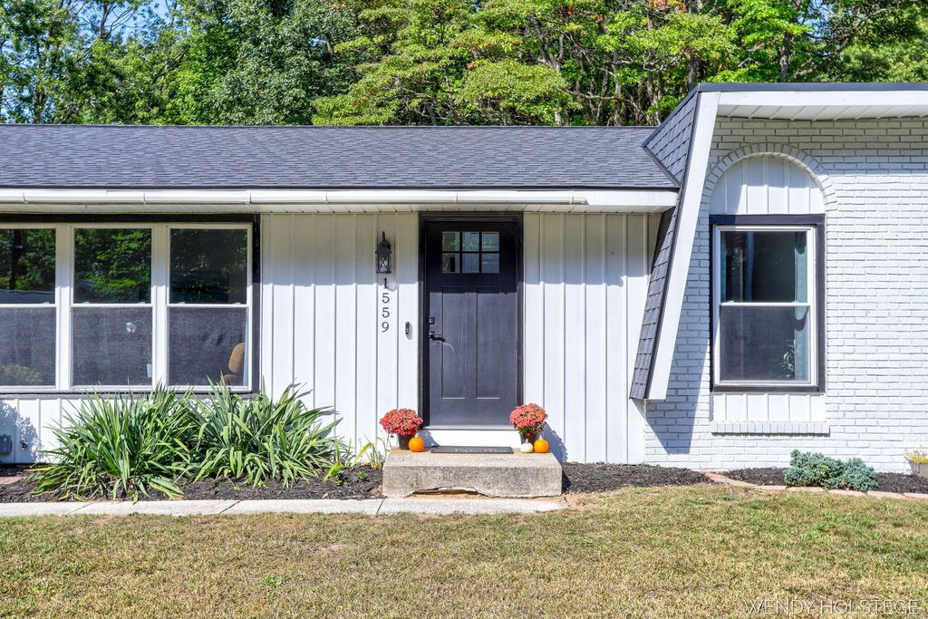 Photo of 1559 Post Avenue, Holland, MI 49424 (MLS # 25050226)